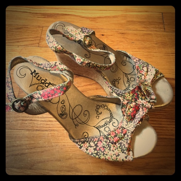 Flower wedges