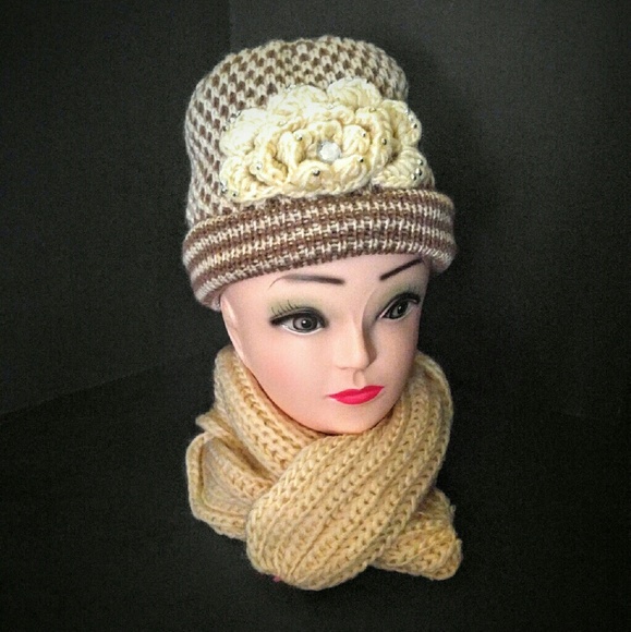 Girls Woven Knitted Beanie Hat & Scarf