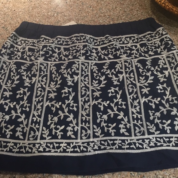Blue Hinge skirt with white sewn in floral pattern - Picture 1 of 1