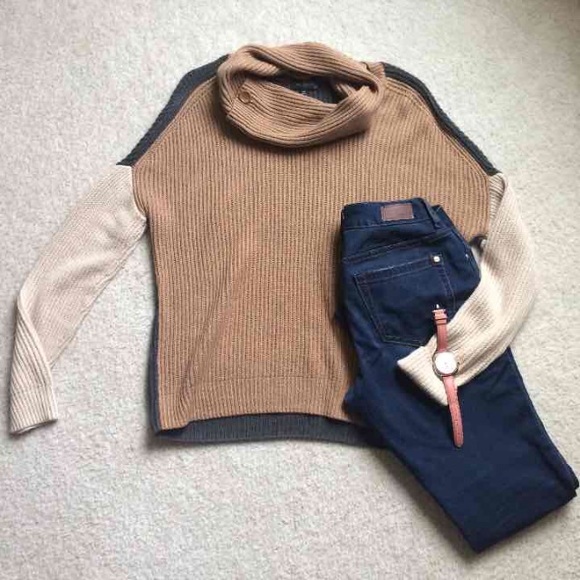 ☕️PRICE DROP☕️The Limited Sweater