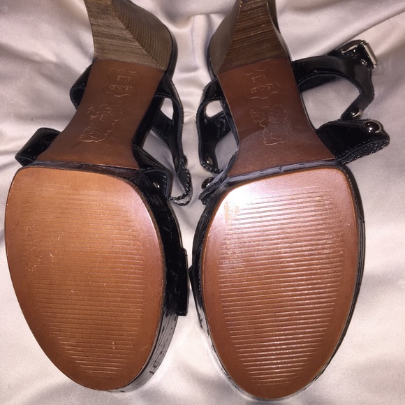 Oh...Deer! Strapy patent leather shoes. - Picture 3 of 4