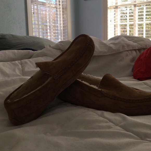 UGG SLIPPERS