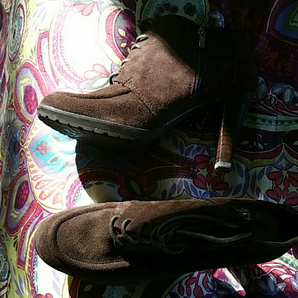 10 Suede chocolate brown  leather boots