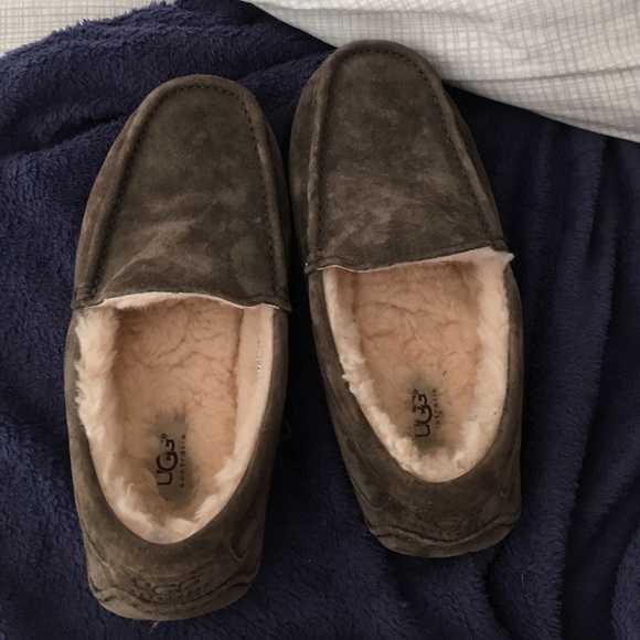 UGG SLIPPERS