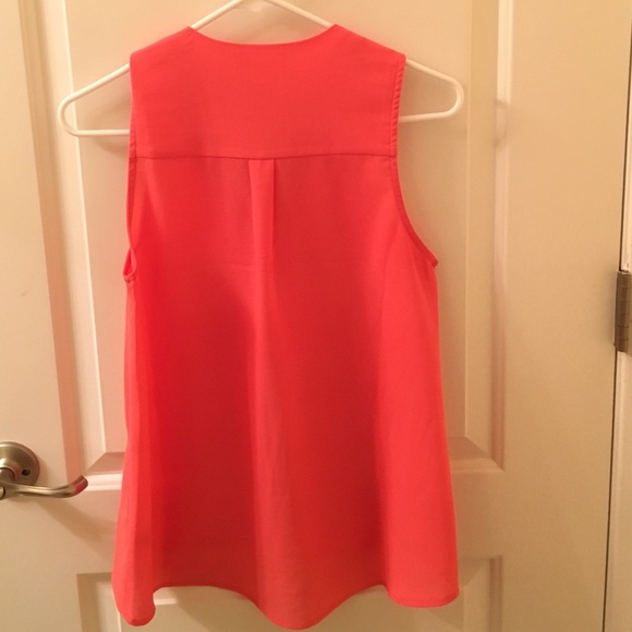 Monteau Coral Sleeveless V Neck Top - Picture 2 of 4