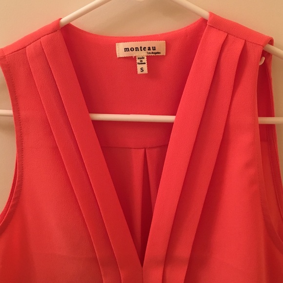 Monteau Coral Sleeveless V Neck Top - Picture 3 of 4