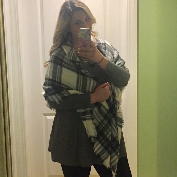 Last one! Black White Plaid Blanket Scarf! - Picture 3 of 5