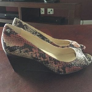 Like new snakeskin wedges