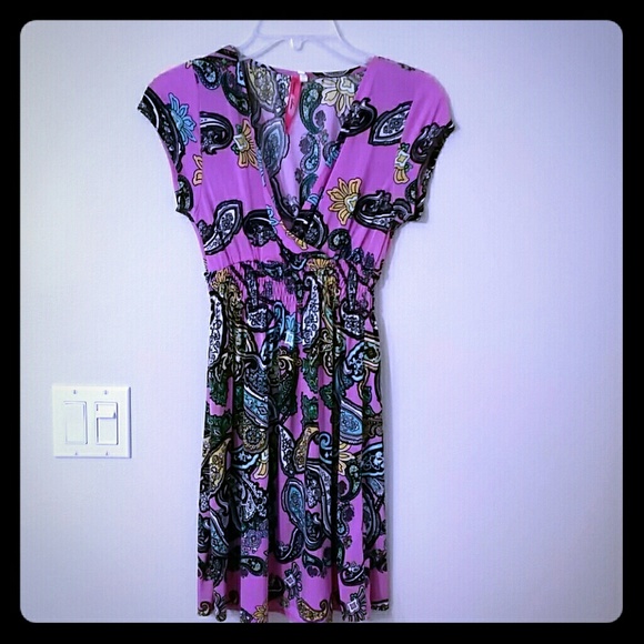 Gorgeous 'V' Neck Dress with a Paisley Pattern