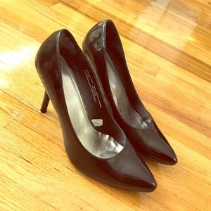 Black pumps