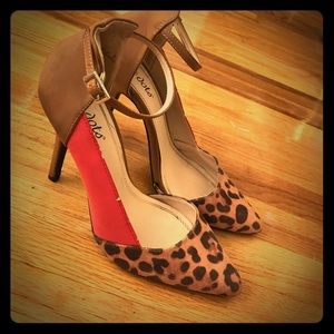 Red & cheetah print pumps