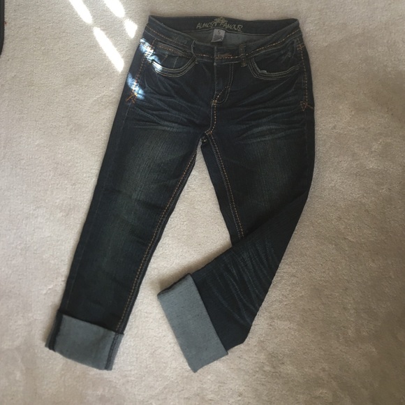 Almost Famous Size 5 Capris