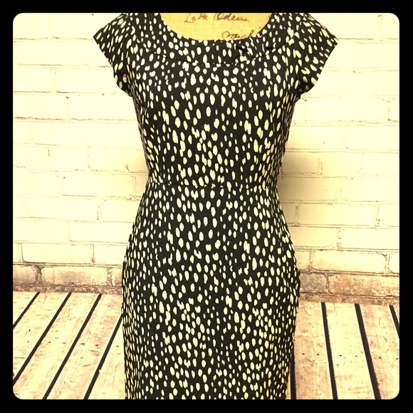 Cap sleeve with unique detailing on neckline.