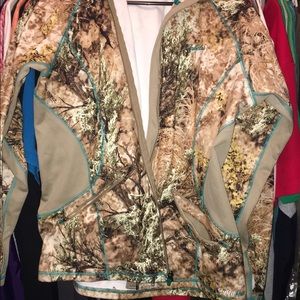 Cabelas camo jacket size large