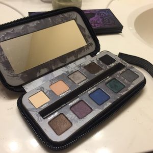 Urban Decay Smoked eyeshadow palette