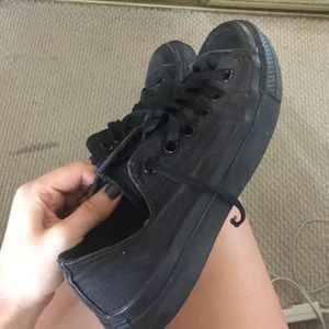 black converse chuck taylors