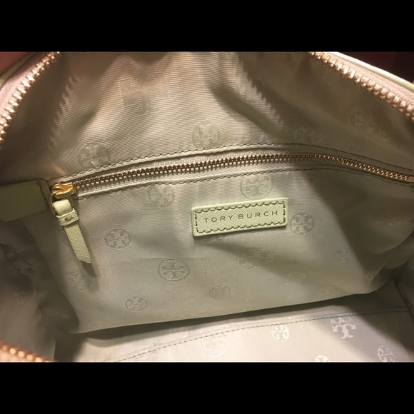 SOLD❗❗Tory Burch Robinson Satchel - Picture 2 of 5