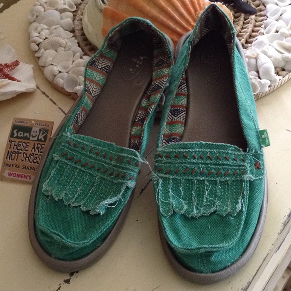 Slap on these Cute Green Sanuks!