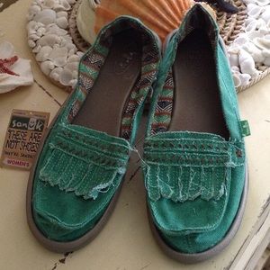 Slap on these Cute Green Sanuks!