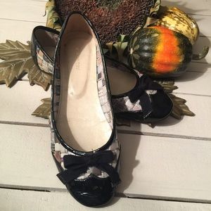 Recycled paper and patent leather flats