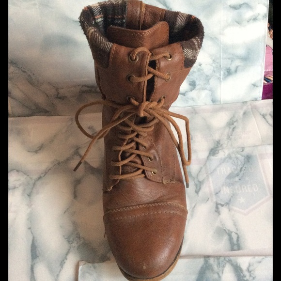 Combat boots
