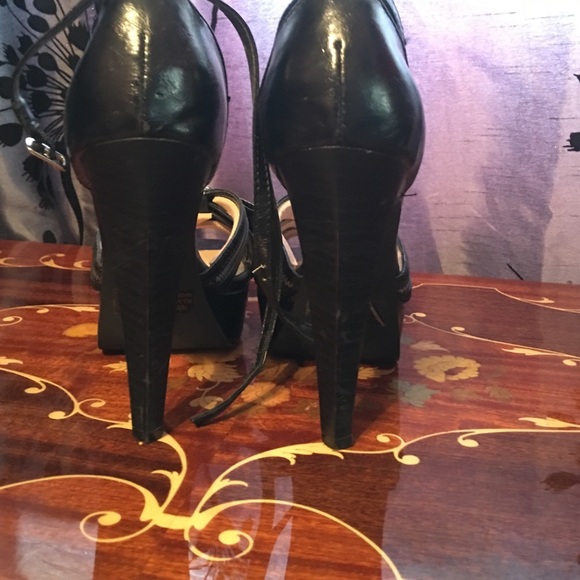 Black platform heels with zippers - Picture 3 of 3