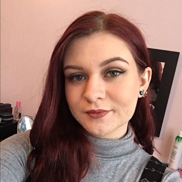 Meet your Posher, Emma - Picture 2 of 3