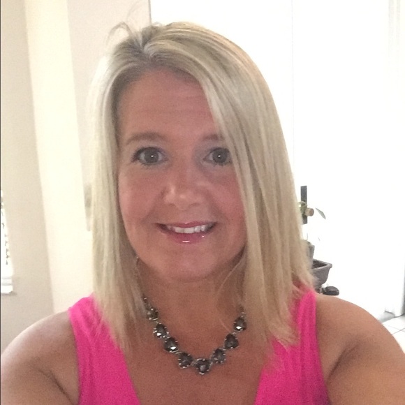 Meet your Posher, Julie - Picture 2 of 2