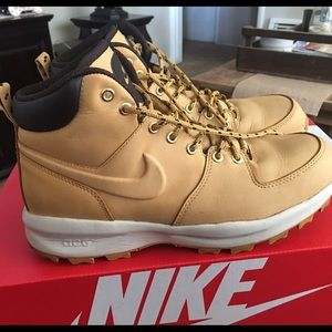 Nike Mens Boot