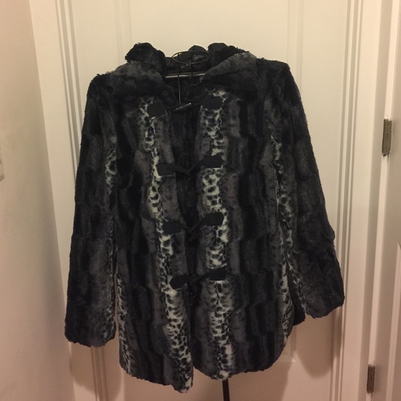 dennis basso Jackets & Blazers - 💥Faux Fur reversible coat