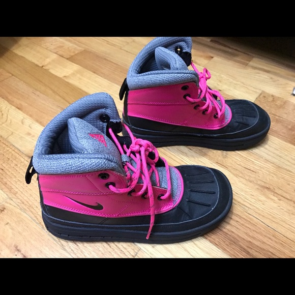 Hot pink girls NIKE boots size 3