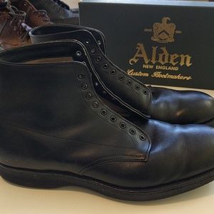 Alden 9-eyelet plain toe boots boots