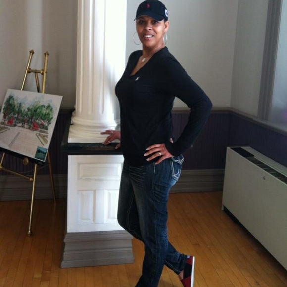 Meet your Posher! - Picture 3 of 4