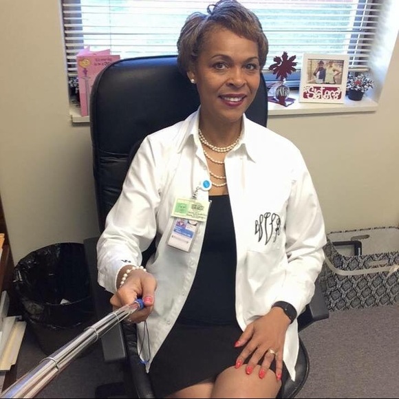 Meet your Posher! - Picture 4 of 4