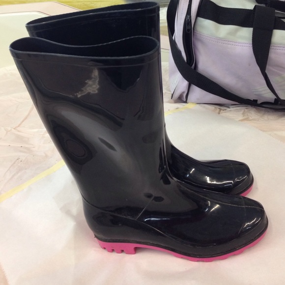 Boots - Picture 2 of 3