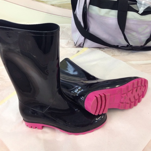 Boots - Picture 3 of 3