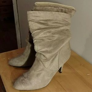 Beige boots