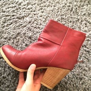 RED/BURGUNDY BOOTIES😍👍