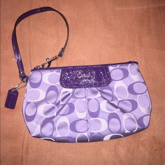 Coach Handbags - 💥PRICE CUT💥 Authentic COACH wristlet⚪️💜