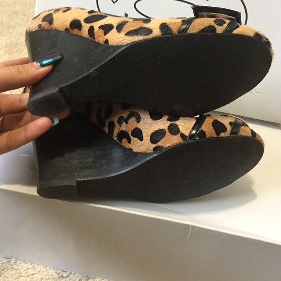 ๐HP FALL FAVS๐ Cheetah Print Steve Madden Wedges - Picture 3 of 4