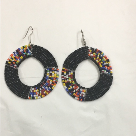 Multicolored seed beaded earrings. Sz Medium