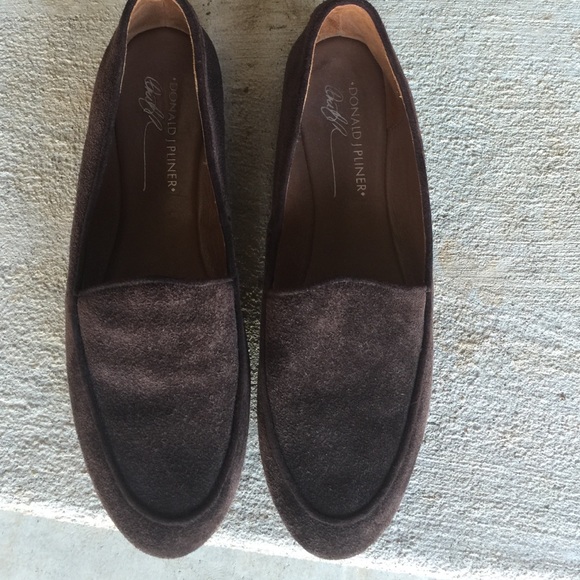 Donald J Pliner suede flats. Size 8M