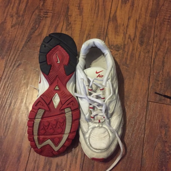 White nike shoes