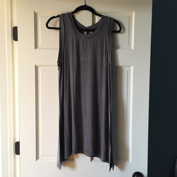 Sleeveless black & gray striped tunic XL