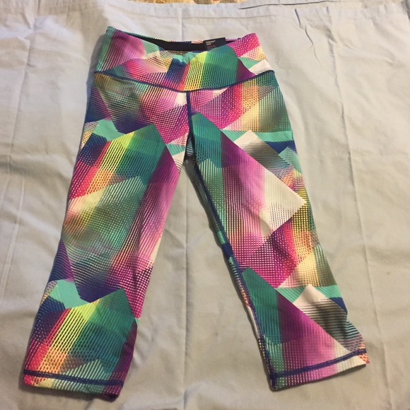 NWT Victoria's Secret Sport Knockout Capri size SM