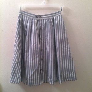 Stripe  knee-length skirt.