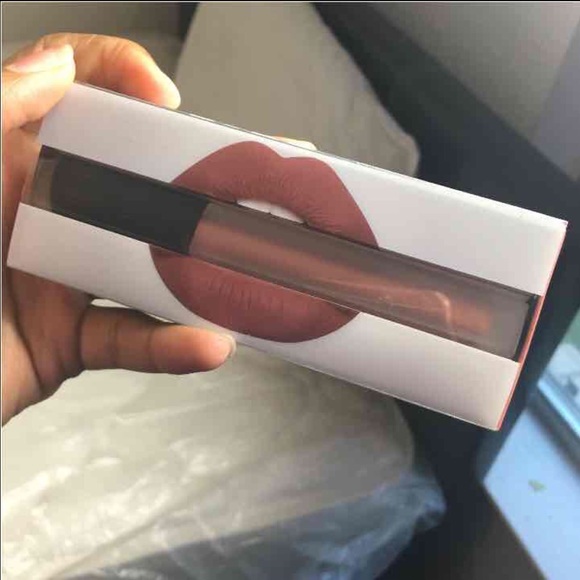 Huda beauty liquid lipstick trendsetter