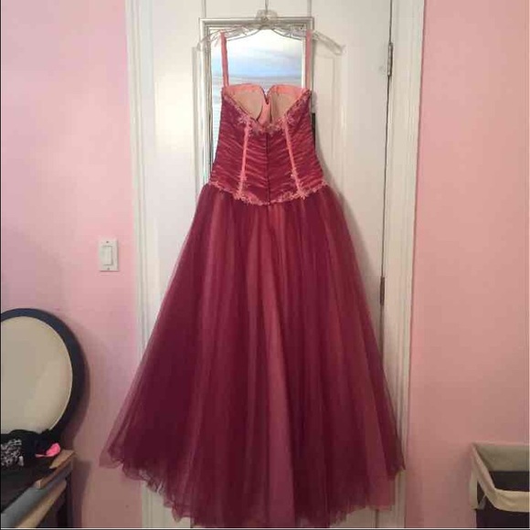 Prom dress - Picture 2 of 3