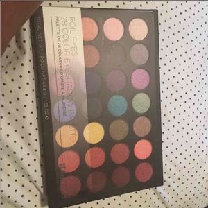 Bh cosmetics 28 foil eyeshadow palette