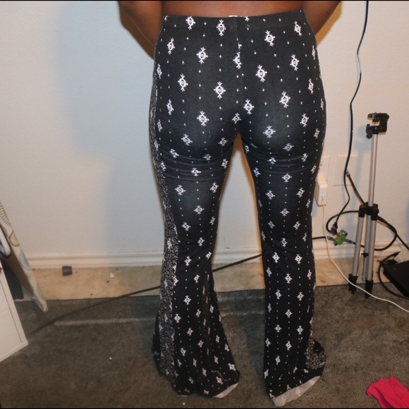 Flare bottom leggings or tights - Picture 2 of 4